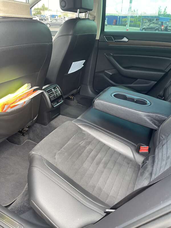 Седан Volkswagen Passat 2018 в Киеве