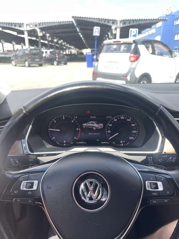 Седан Volkswagen Passat 2018 в Киеве