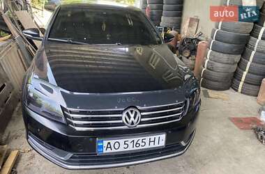 Седан Volkswagen Passat 2011 в Хусті