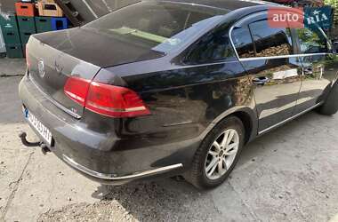 Седан Volkswagen Passat 2011 в Хусті