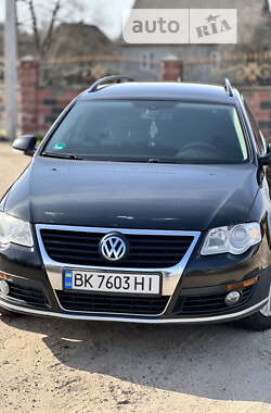 Універсал Volkswagen Passat 2008 в Рокитному