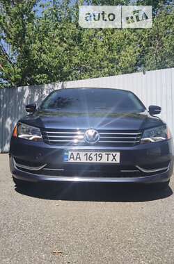 Седан Volkswagen Passat 2012 в Києві