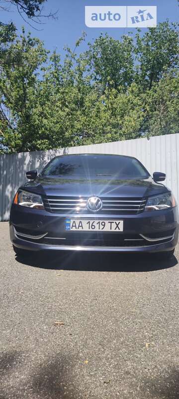 Седан Volkswagen Passat 2012 в Киеве