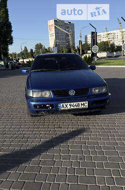 Седан Volkswagen Passat 1995 в Харкові