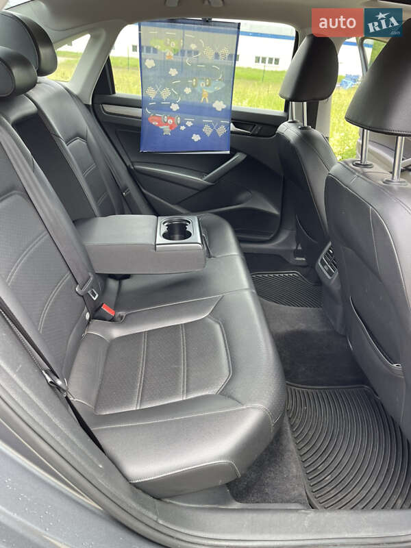 Седан Volkswagen Passat 2013 в Львове