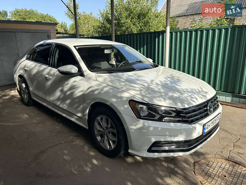 Седан Volkswagen Passat 2015 в Днепре