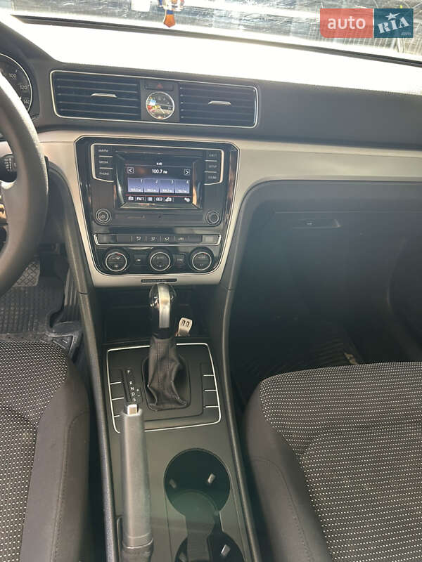 Седан Volkswagen Passat 2015 в Днепре