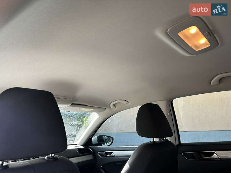 Седан Volkswagen Passat 2015 в Днепре