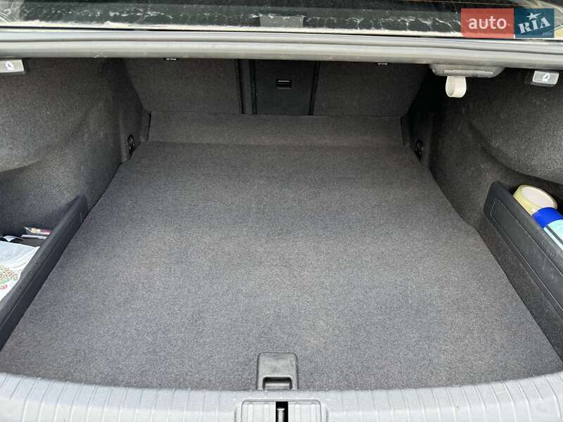 Седан Volkswagen Passat 2016 в Львове