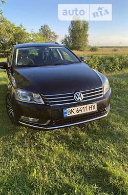 Універсал Volkswagen Passat 2011 в Луцьку