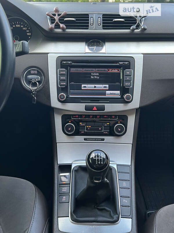 Універсал Volkswagen Passat 2011 в Умані