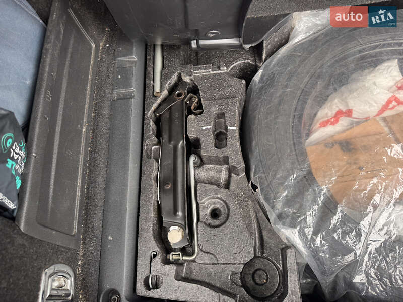 Универсал Volkswagen Passat 2014 в Житомире