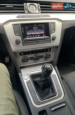 Универсал Volkswagen Passat 2015 в 