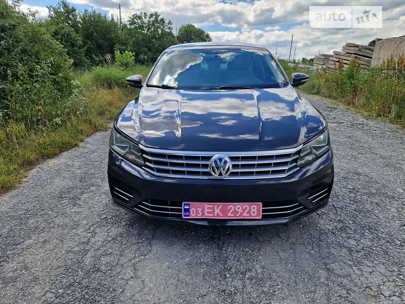 Седан Volkswagen Passat 2016 в Кам'янець-Подільському