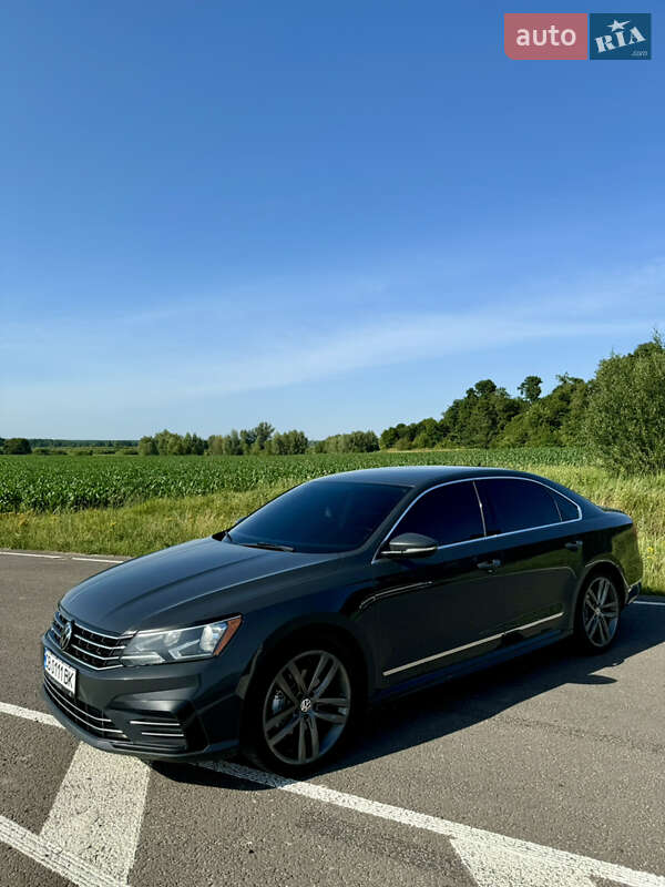 Седан Volkswagen Passat 2016 в Чернігові