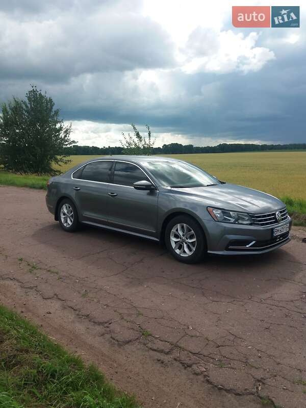 Седан Volkswagen Passat 2016 в Сумах