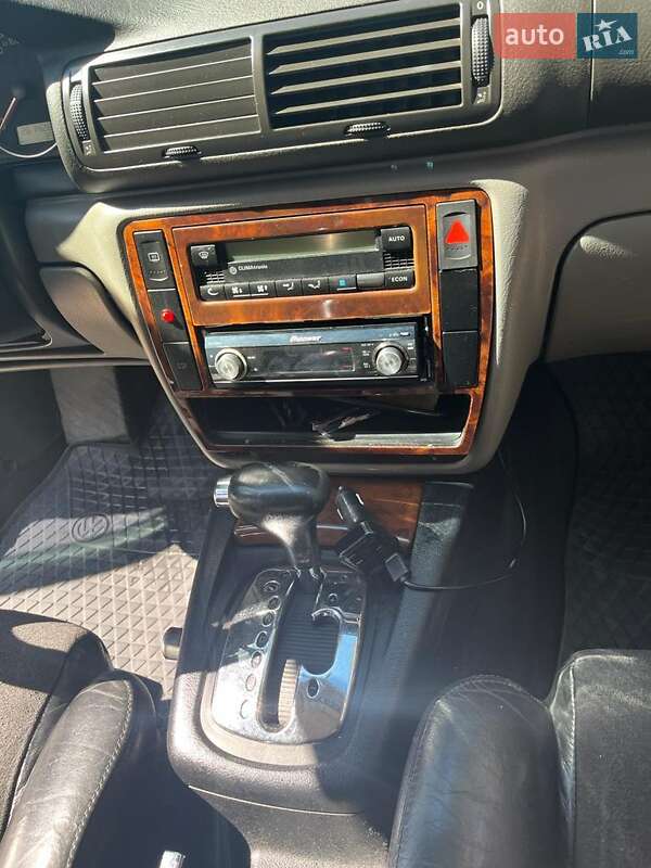 Седан Volkswagen Passat 2001 в Киеве