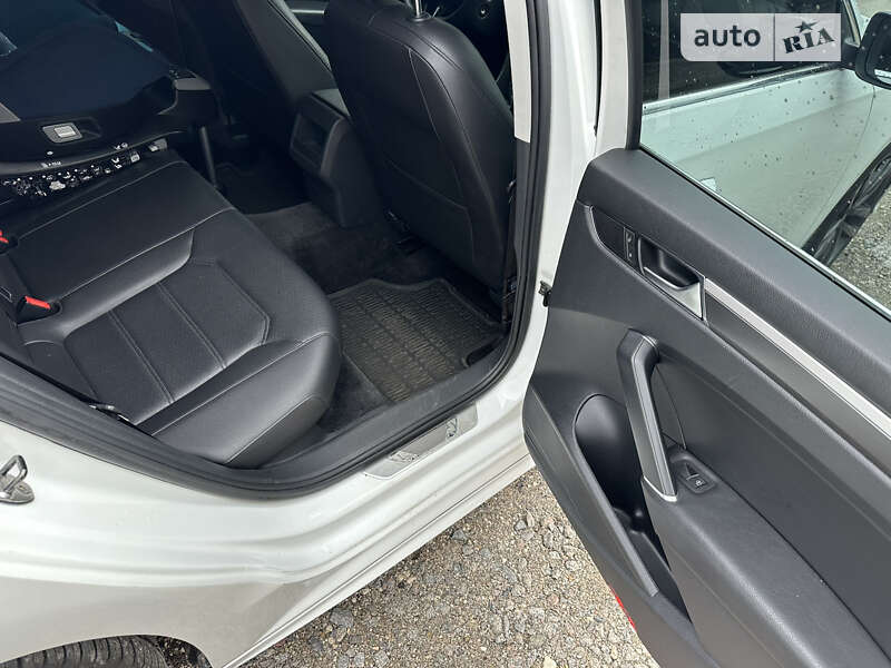 Седан Volkswagen Passat 2016 в Обухове