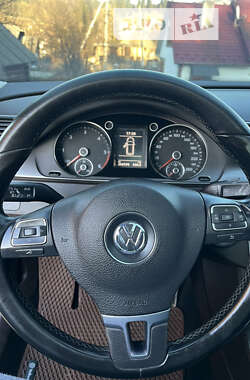 Універсал Volkswagen Passat 2011 в Чернівцях