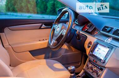 Универсал Volkswagen Passat 2012 в Ивано-Франковске