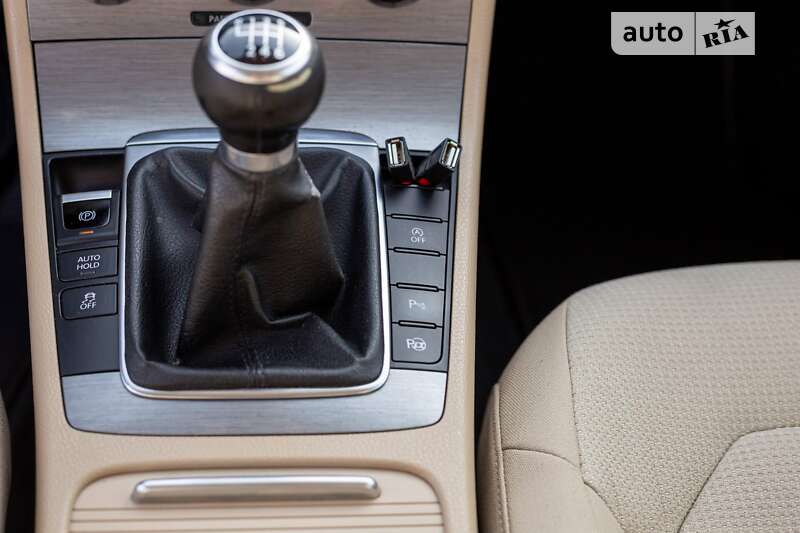 Універсал Volkswagen Passat 2012 в Івано-Франківську