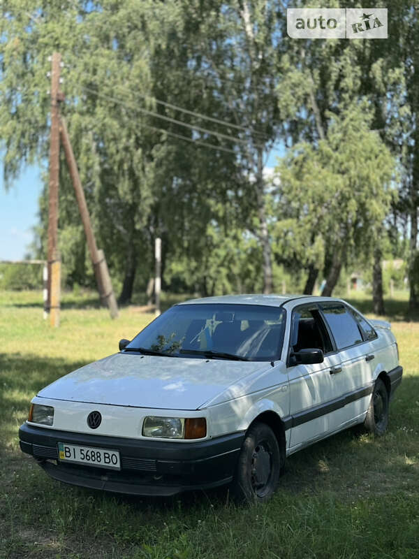Седан Volkswagen Passat 1991 в Гадячі