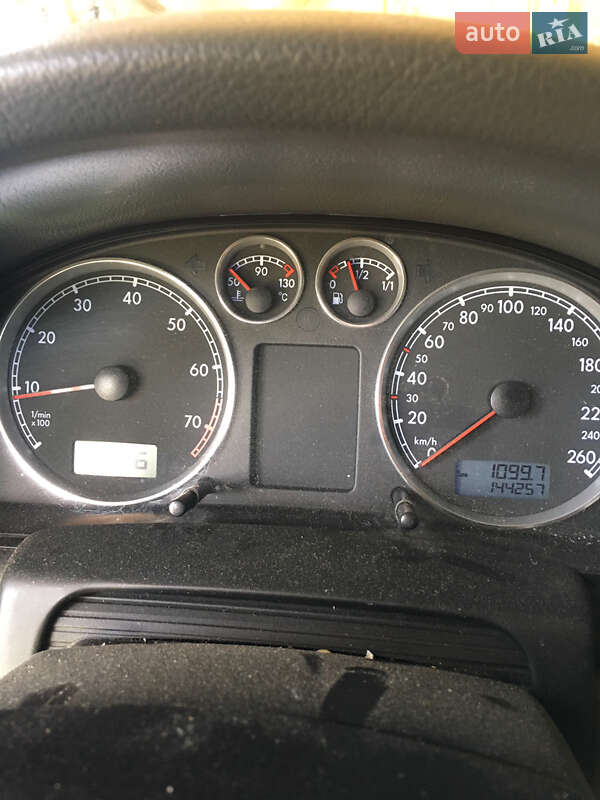 Седан Volkswagen Passat 2004 в Косові