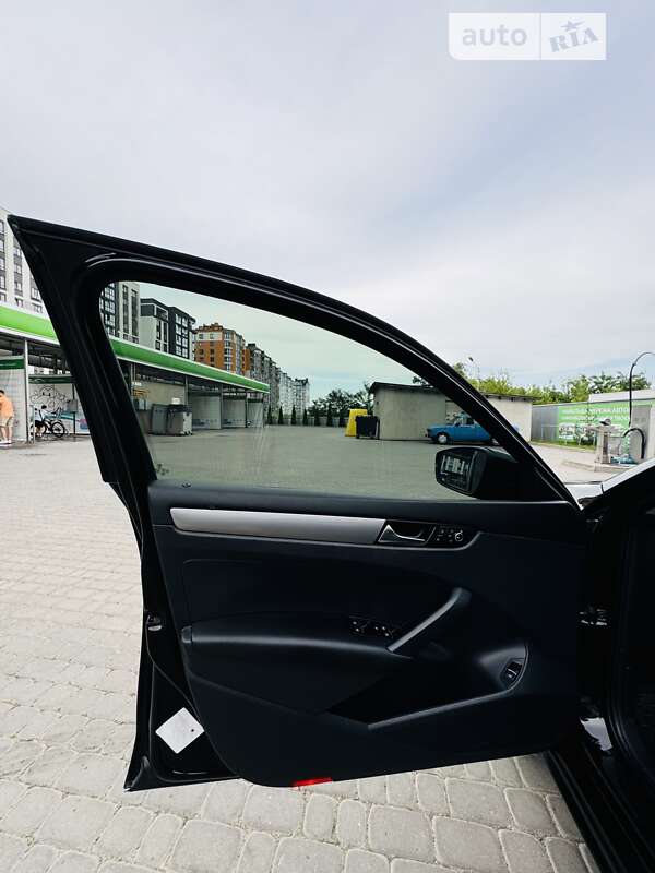 Седан Volkswagen Passat 2013 в Ивано-Франковске