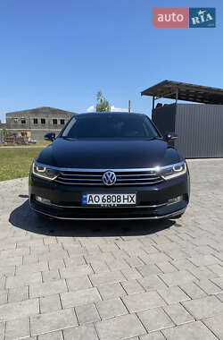 Седан Volkswagen Passat 2015 в Виноградові