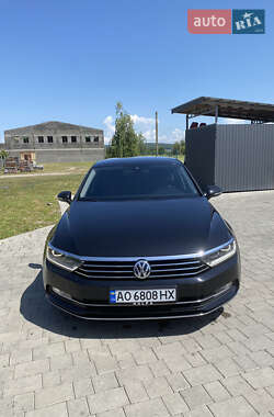 Седан Volkswagen Passat 2015 в Виноградові