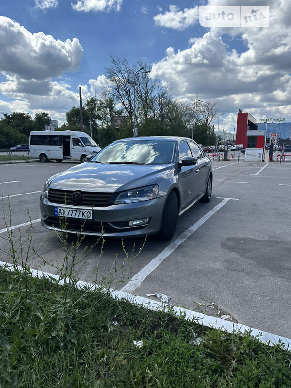 Седан Volkswagen Passat 2013 в Харкові