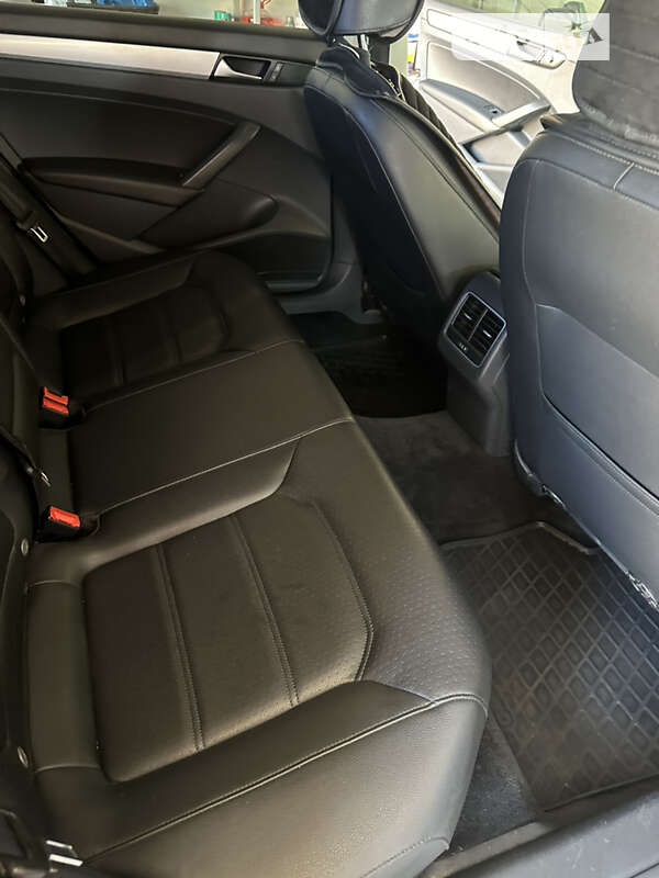 Седан Volkswagen Passat 2013 в Харкові