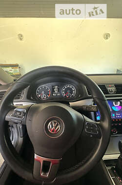 Седан Volkswagen Passat 2013 в Харькове