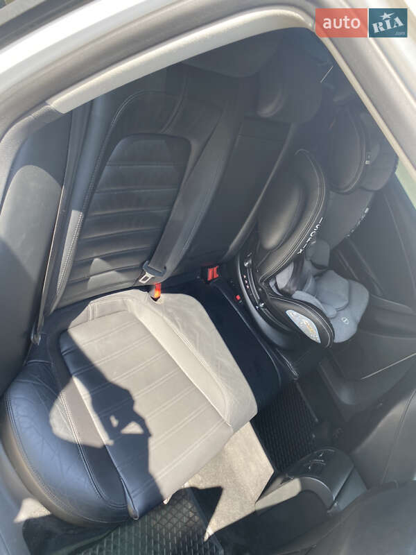 Универсал Volkswagen Passat 2010 в Житомире