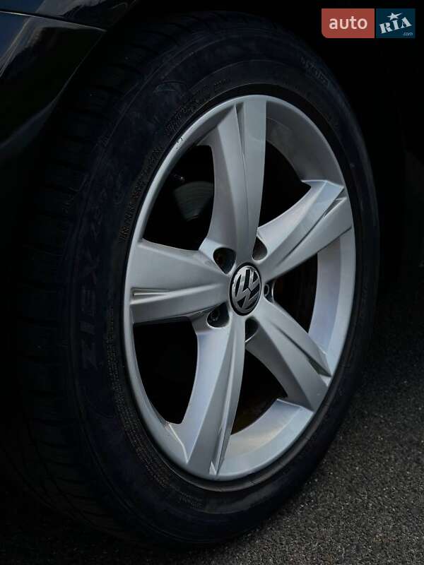 Седан Volkswagen Passat 2015 в Києві фото 15 Седан Volkswagen Passat 2015 в Києві