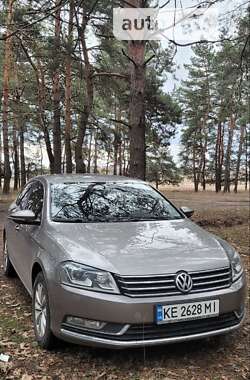 Седан Volkswagen Passat 2012 в Новомосковську