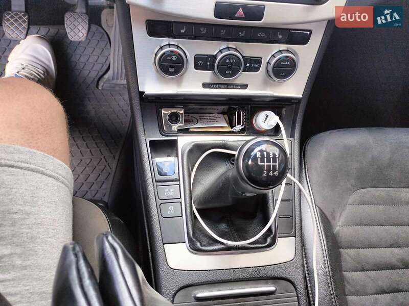 Седан Volkswagen Passat 2012 в Києві