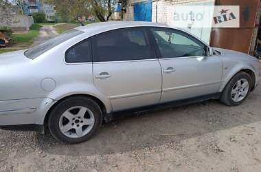 Седан Volkswagen Passat 2003 в Ровно