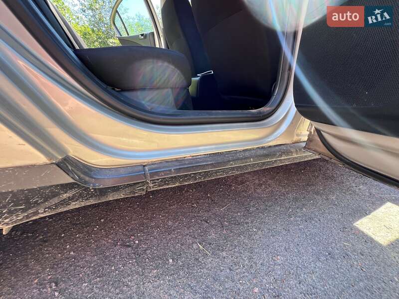 Седан Volkswagen Passat 2007 в Пирятине