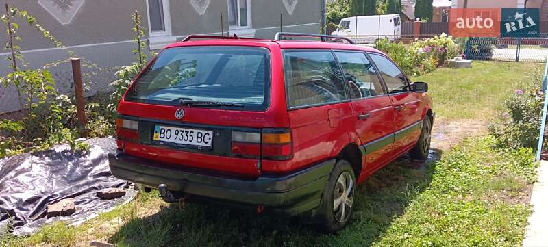 Универсал Volkswagen Passat 1989 в Толстом