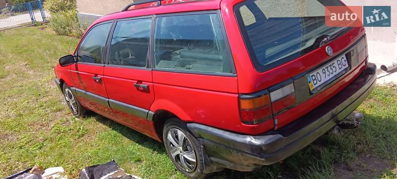 Универсал Volkswagen Passat 1989 в Толстом