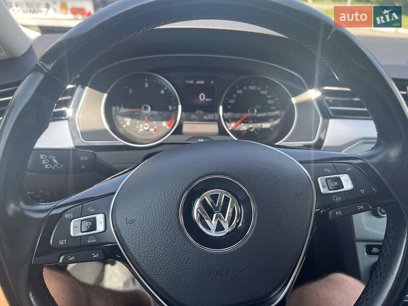 Универсал Volkswagen Passat 2016 в Луцке фото 25 Универсал Volkswagen Passat 2016 в Луцке