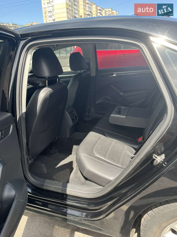 Седан Volkswagen Passat 2016 в Києві