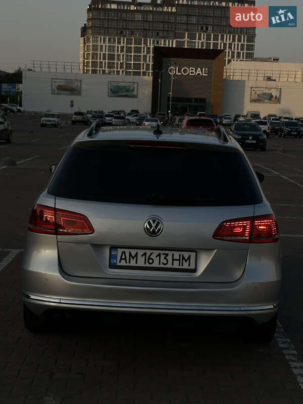 Універсал Volkswagen Passat 2012 в Житомирі