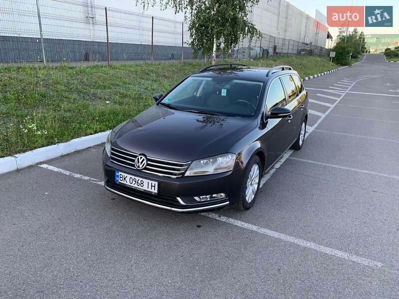 Универсал Volkswagen Passat 2011 в Ровно