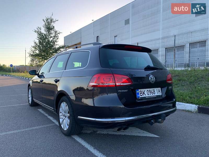 Универсал Volkswagen Passat 2011 в Ровно
