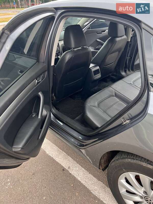 Седан Volkswagen Passat 2013 в Харькове