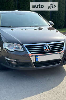 Седан Volkswagen Passat 2006 в Николаеве