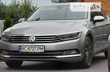 Седан Volkswagen Passat 2015 в Пустомитах