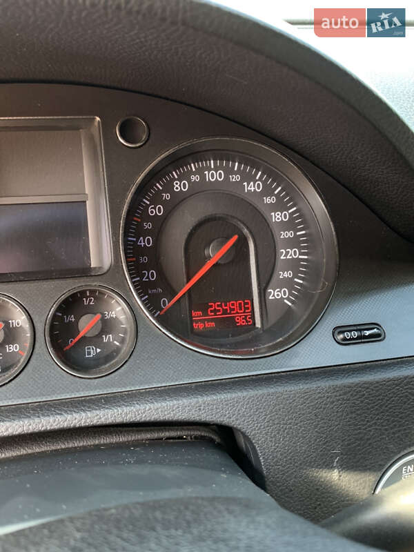 Седан Volkswagen Passat 2005 в Харкові